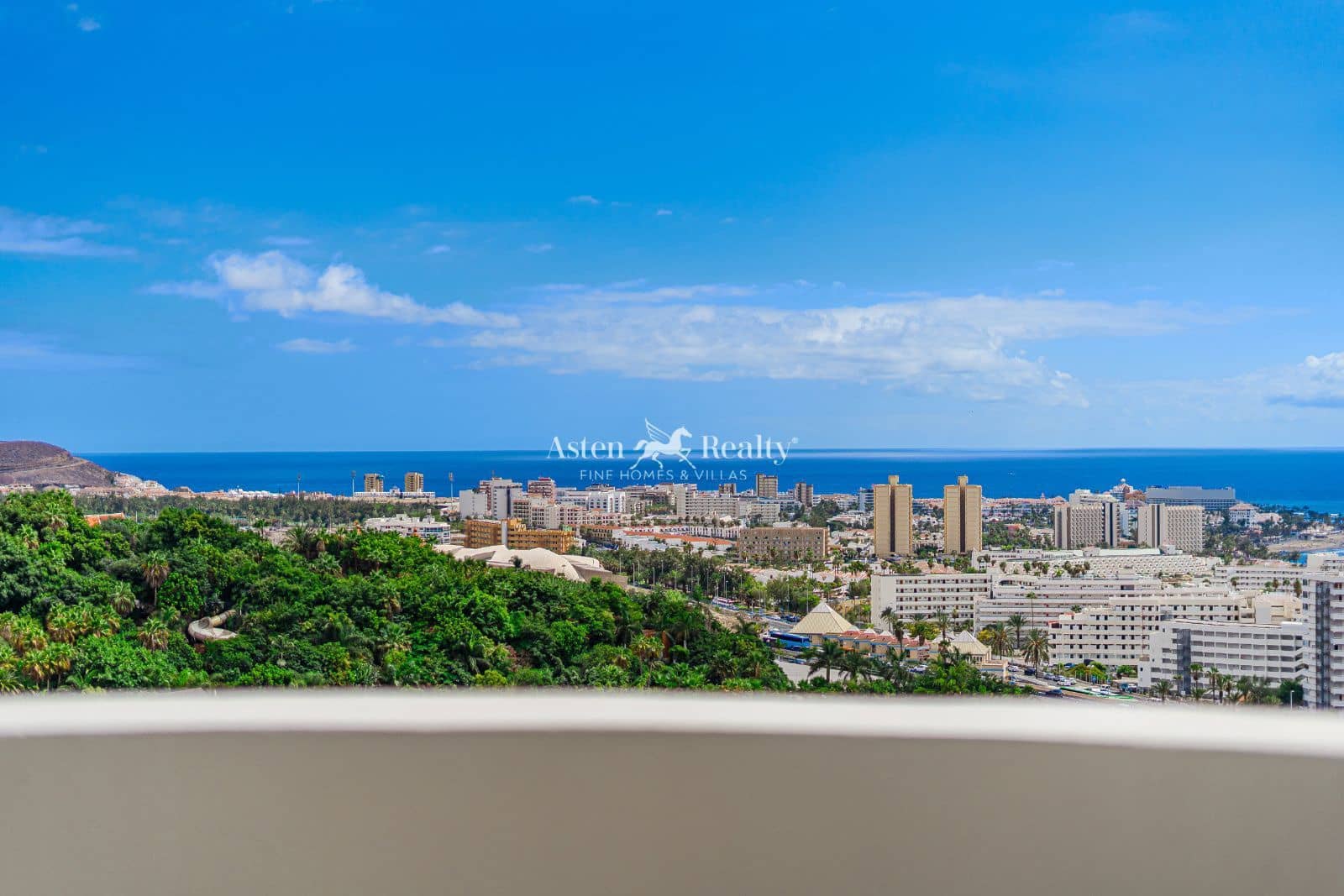 5 soveværelse Byhus til salg i Costa Adeje med swimmingpool garage - € 1.789.000 (Ref: 9205547)