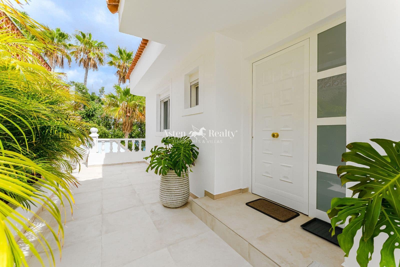 5 soveværelse Byhus til salg i Costa Adeje med swimmingpool garage - € 1.789.000 (Ref: 9205547)