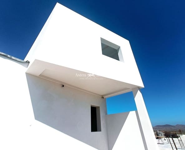 4 soveværelse Byhus til salg i Villaverde, La Oliva med swimmingpool garage - € 753.000 (Ref: 9216179)