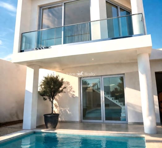 4 soveværelse Byhus til salg i Villaverde, La Oliva med swimmingpool garage - € 753.000 (Ref: 9216179)