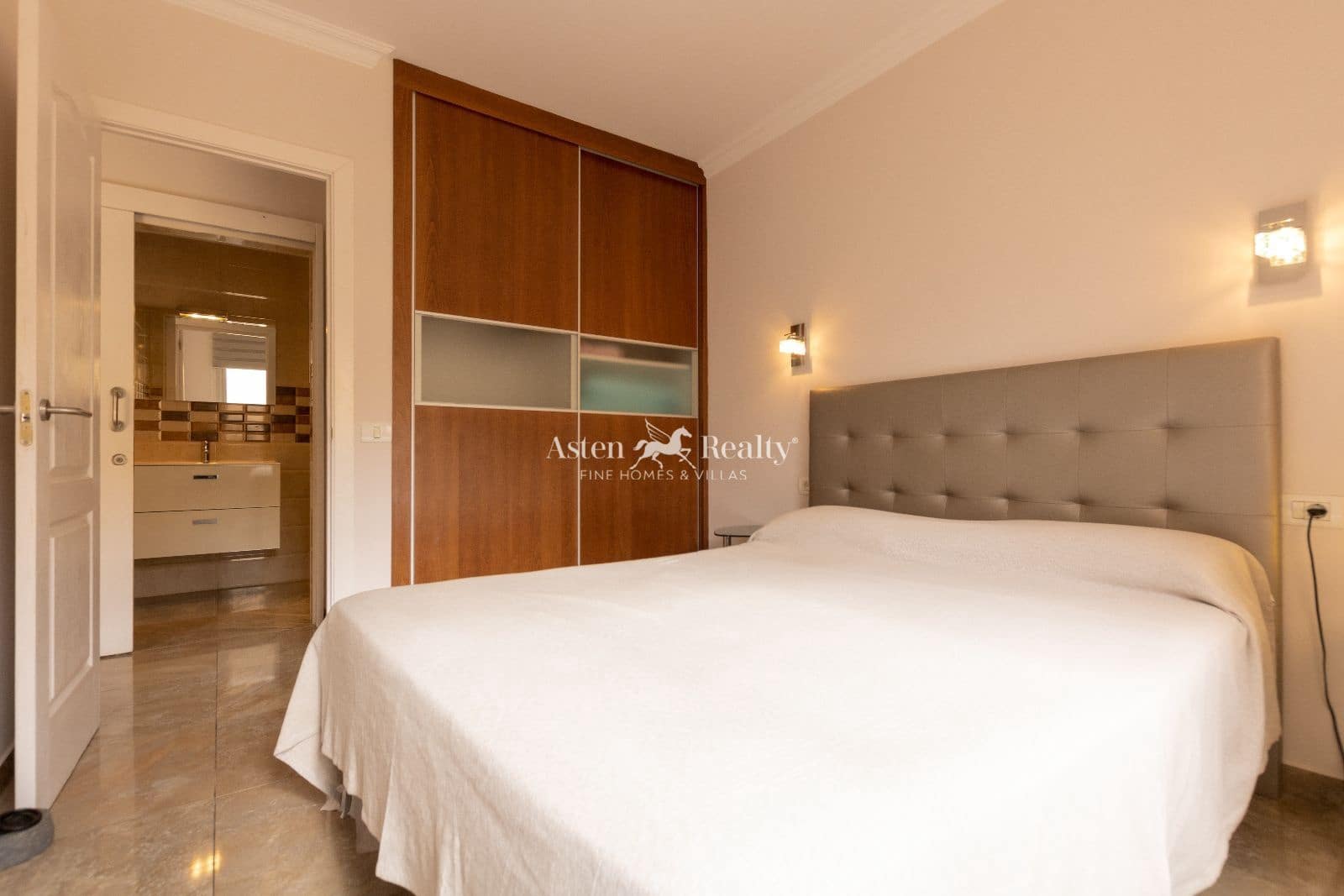 1 chambre Appartement à vendre à Los Cristianos avec piscine - 285 000 € (Ref: 9216180)