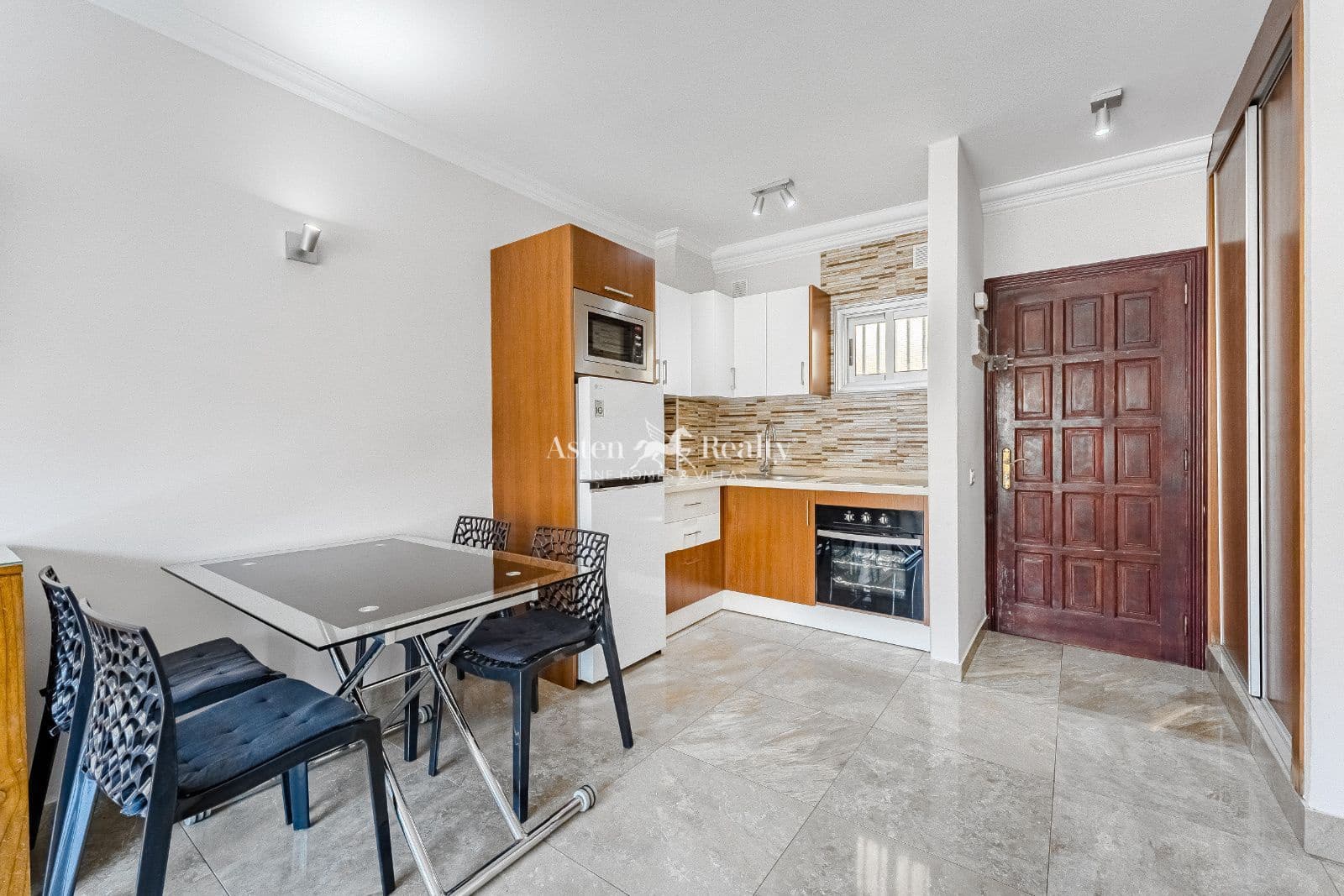 1 bedroom Flat for sale in Los Cristianos with pool - € 285,000 (Ref: 9216180)