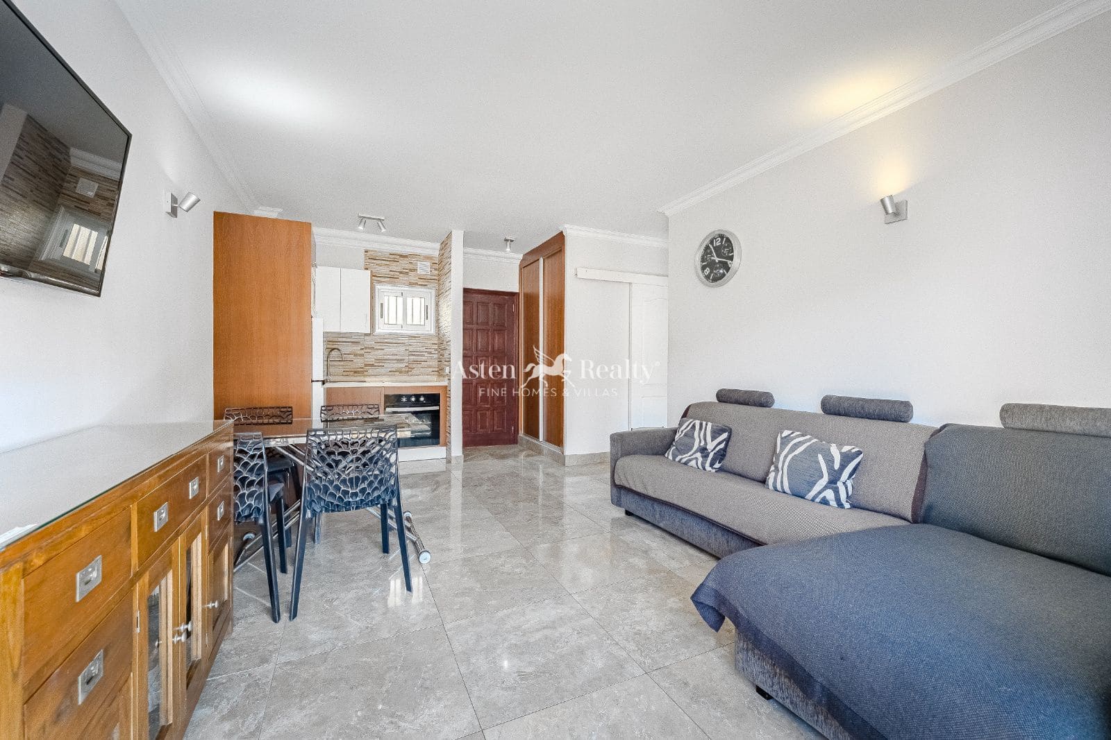 1 bedroom Flat for sale in Los Cristianos with pool - € 285,000 (Ref: 9216180)