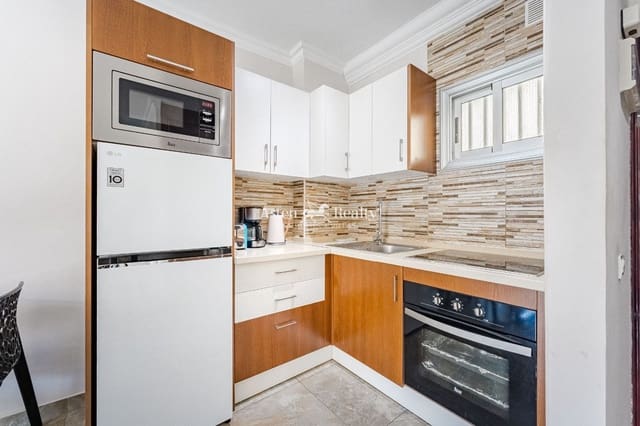 1 chambre Appartement à vendre à Los Cristianos, Arona avec piscine - 285 000 € (Ref: 9216180)