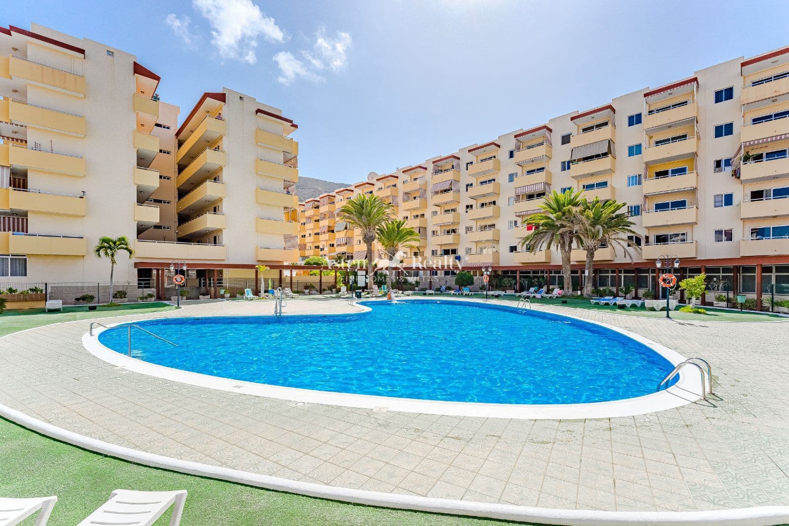 1 bedroom Flat for sale in Los Cristianos with pool - € 285,000 (Ref: 9216180)