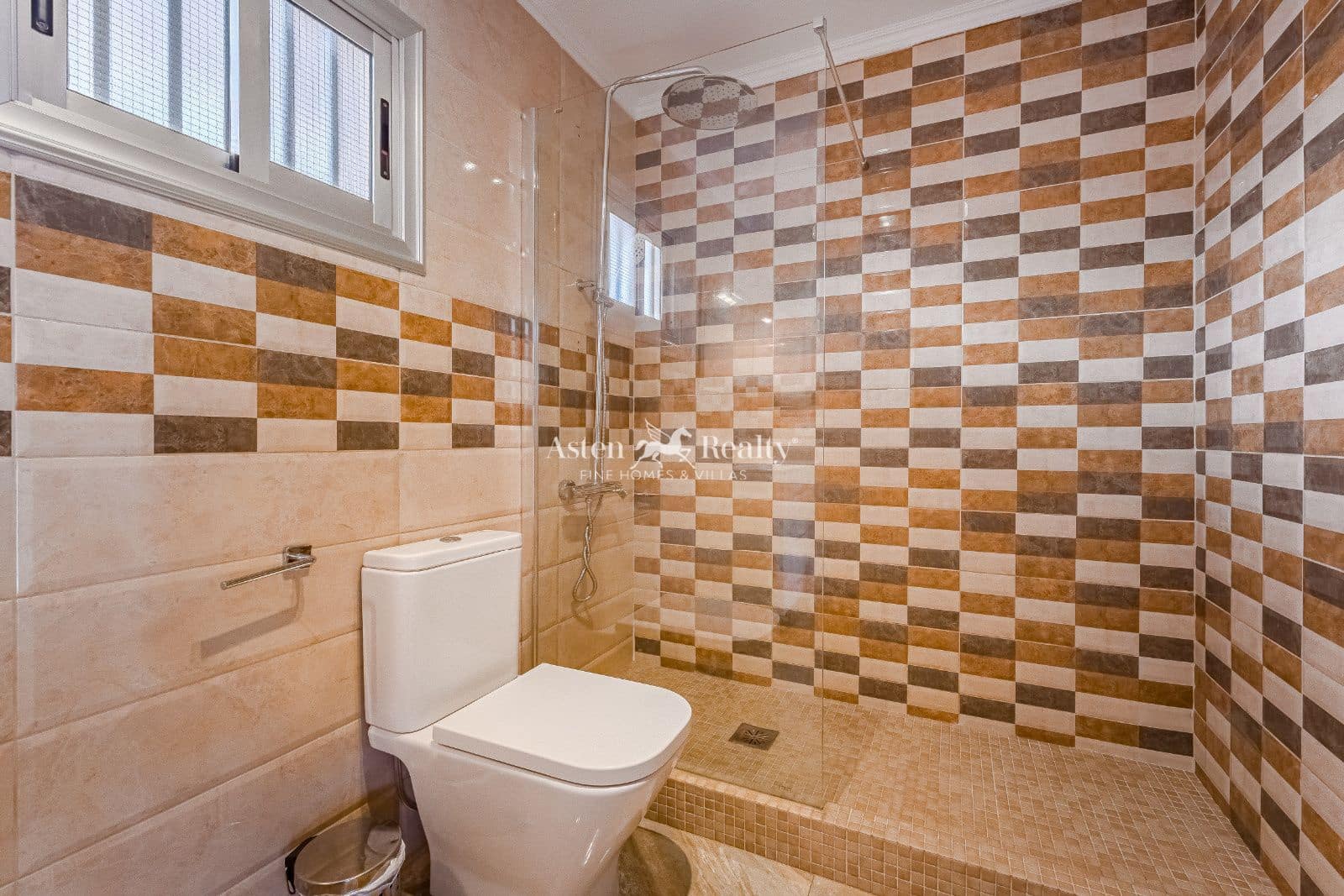 1 bedroom Flat for sale in Los Cristianos with pool - € 285,000 (Ref: 9216180)