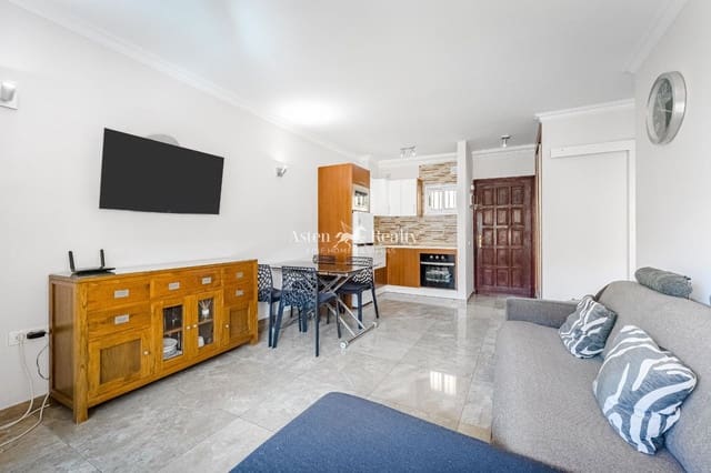 1 chambre Appartement à vendre à Los Cristianos, Arona avec piscine - 285 000 € (Ref: 9216180)