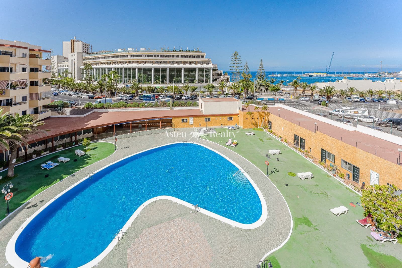1 bedroom Flat for sale in Los Cristianos with pool - € 285,000 (Ref: 9216180)