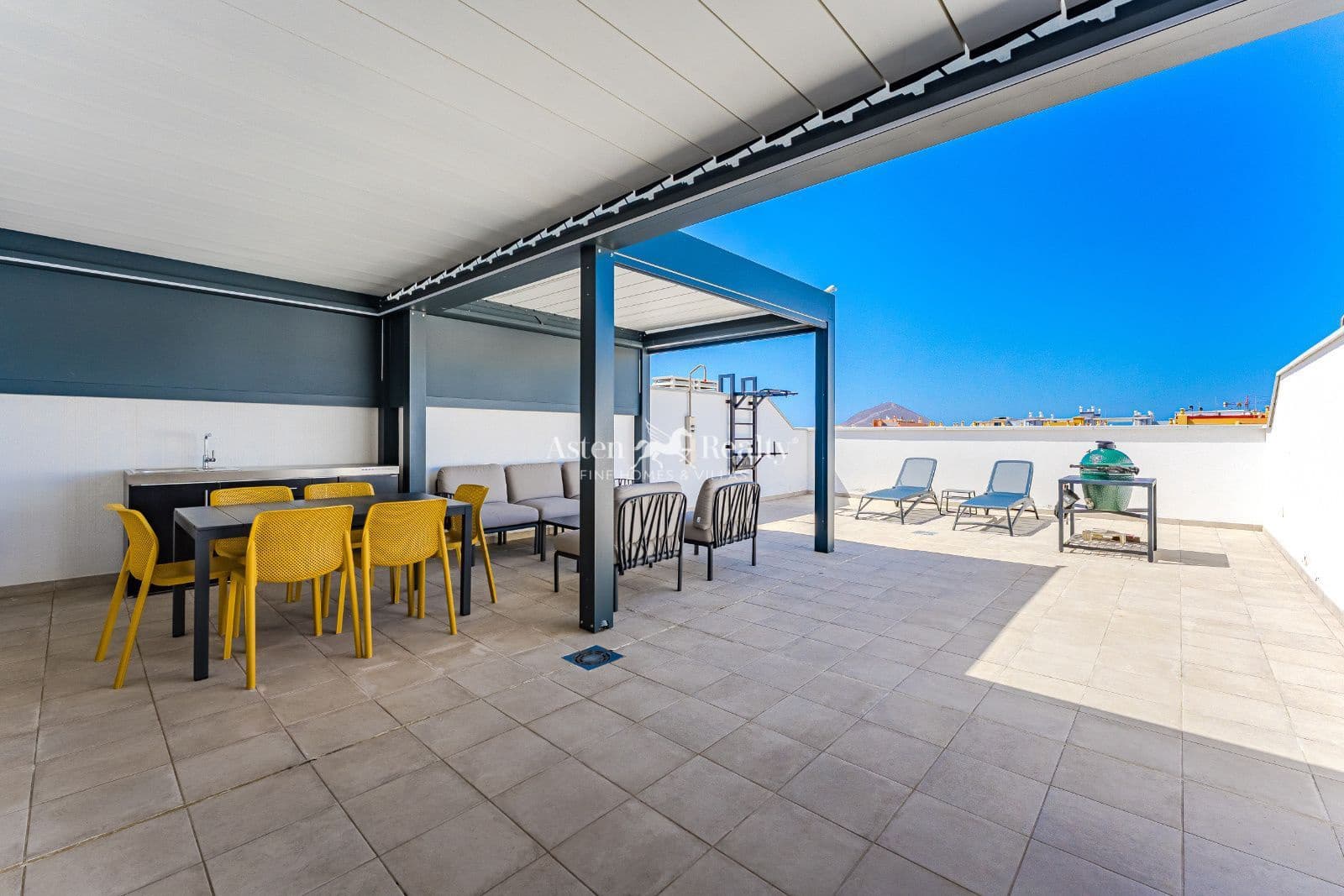 2 soveværelse Lejlighed til salg i El Medano med garage - € 549.000 (Ref: 9216755)