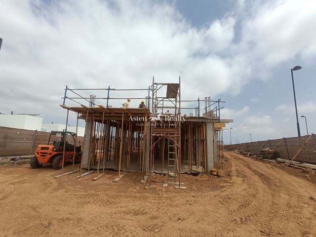 2 slaapkamer Huis te koop in Villaverde, La Oliva met zwembad garage - € 454.000 (Ref: 9219182)