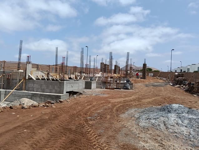 2 slaapkamer Huis te koop in Villaverde, La Oliva met zwembad garage - € 454.000 (Ref: 9219182)