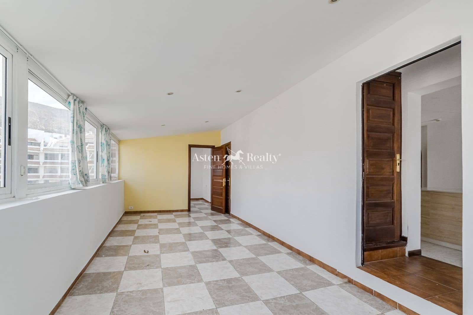 3 makuuhuone Kattohuoneisto myytävänä paikassa Los Cristianos mukana uima-altaan 
autotalli - 448 000 € (Ref: 9235148)