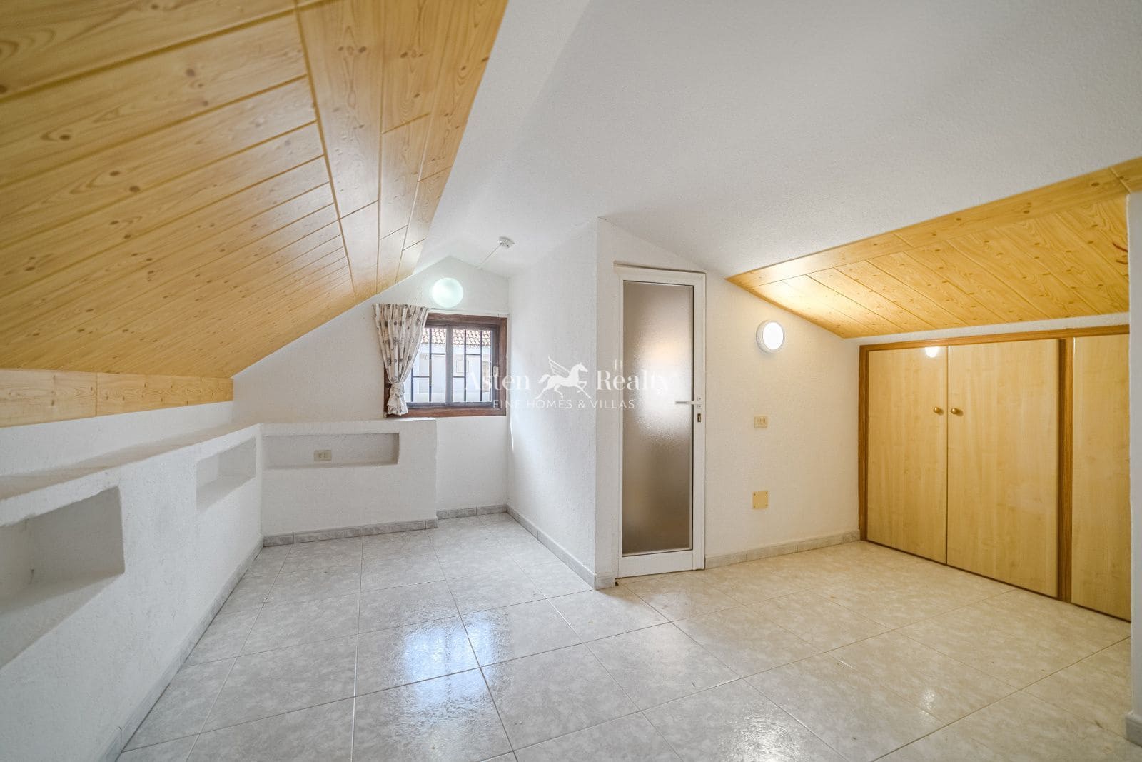 3 makuuhuone Kattohuoneisto myytävänä paikassa Los Cristianos mukana uima-altaan 
autotalli - 448 000 € (Ref: 9235148)