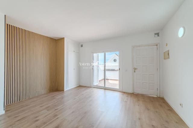 Flat te koop in San Eugenio Alto, Adeje met zwembad - € 190.000 (Ref: 9242099)