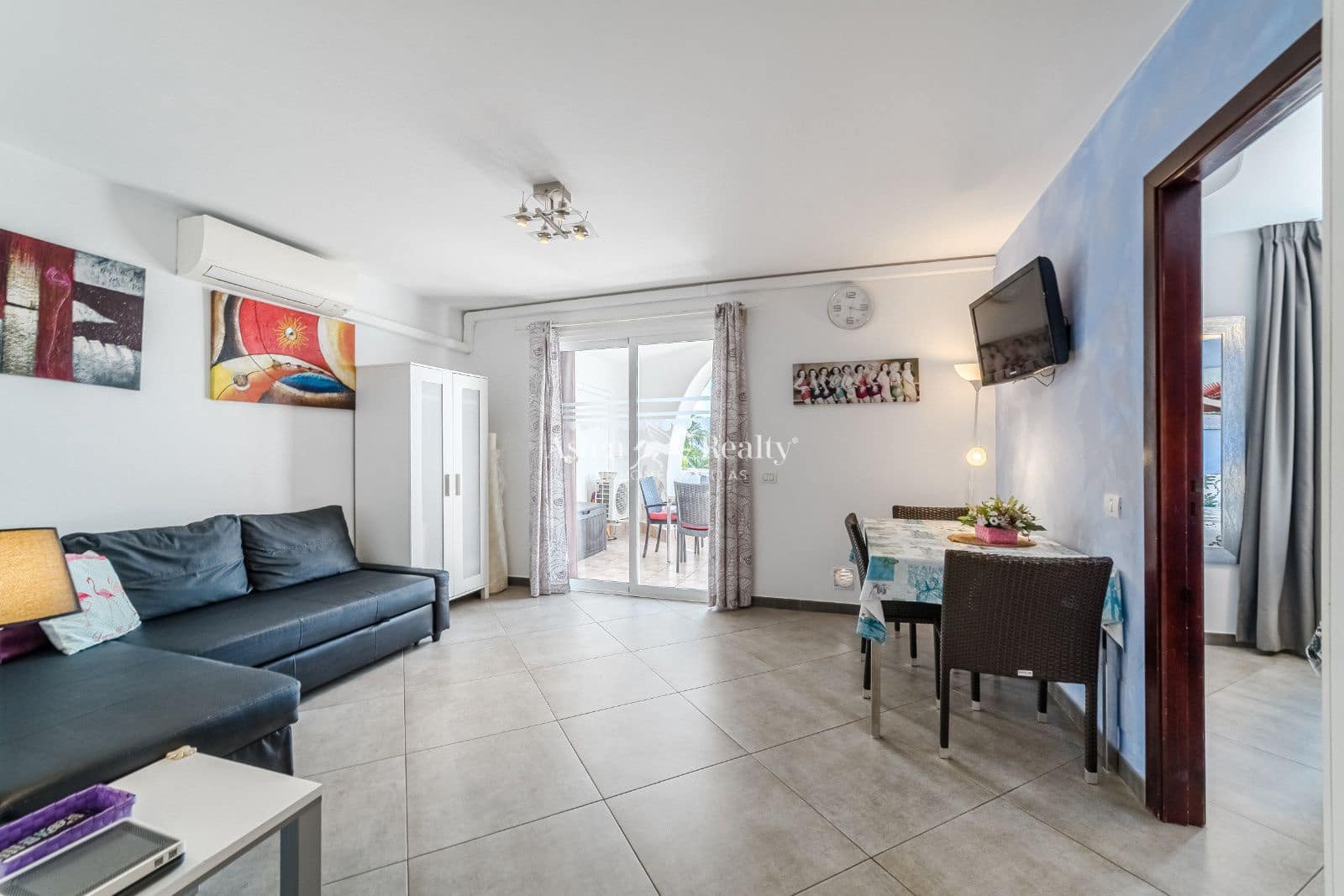 1 bedroom Flat for sale in Playa de las Americas with pool - € 435,000 (Ref: 9246137)