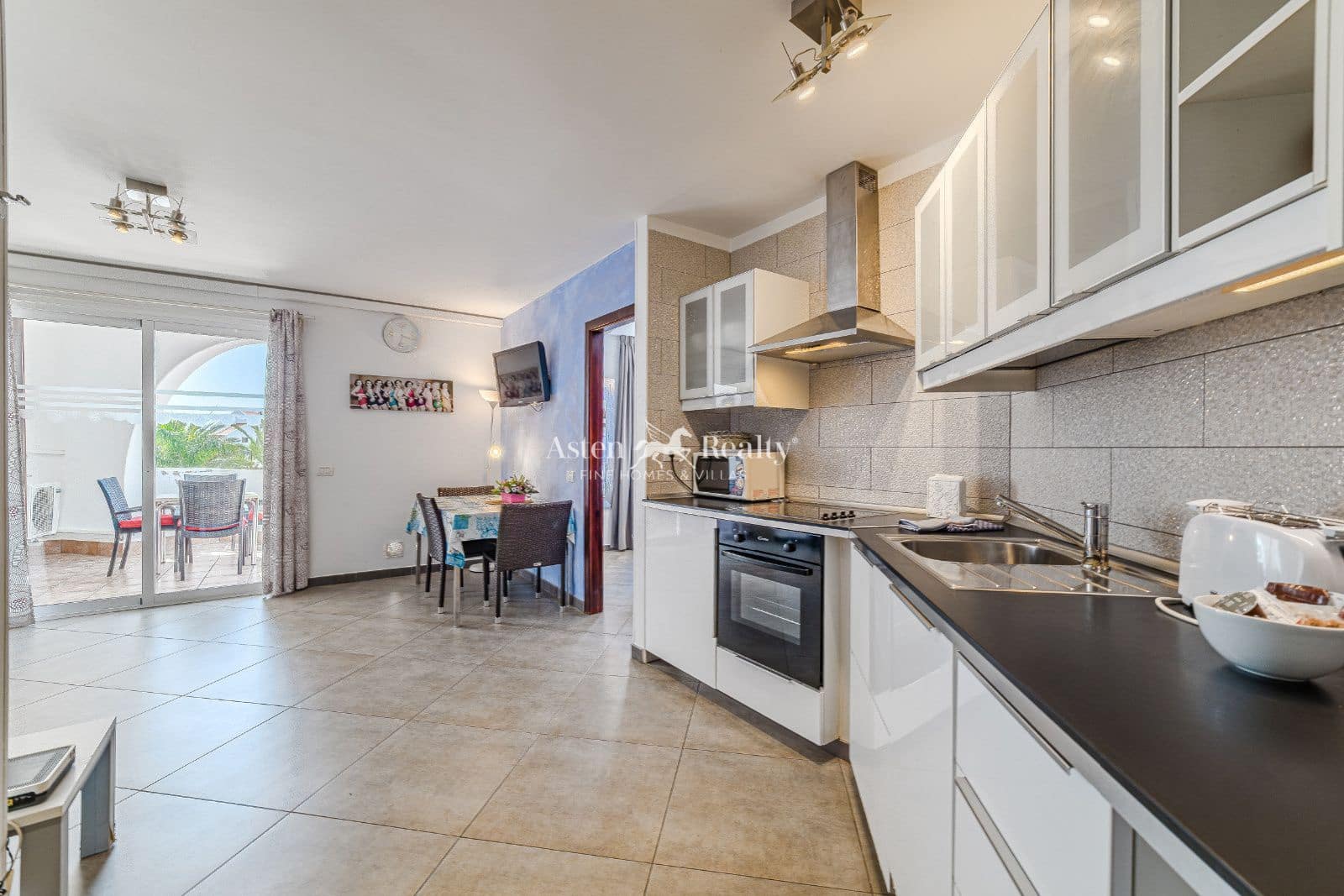 1 bedroom Flat for sale in Playa de las Americas with pool - € 435,000 (Ref: 9246137)