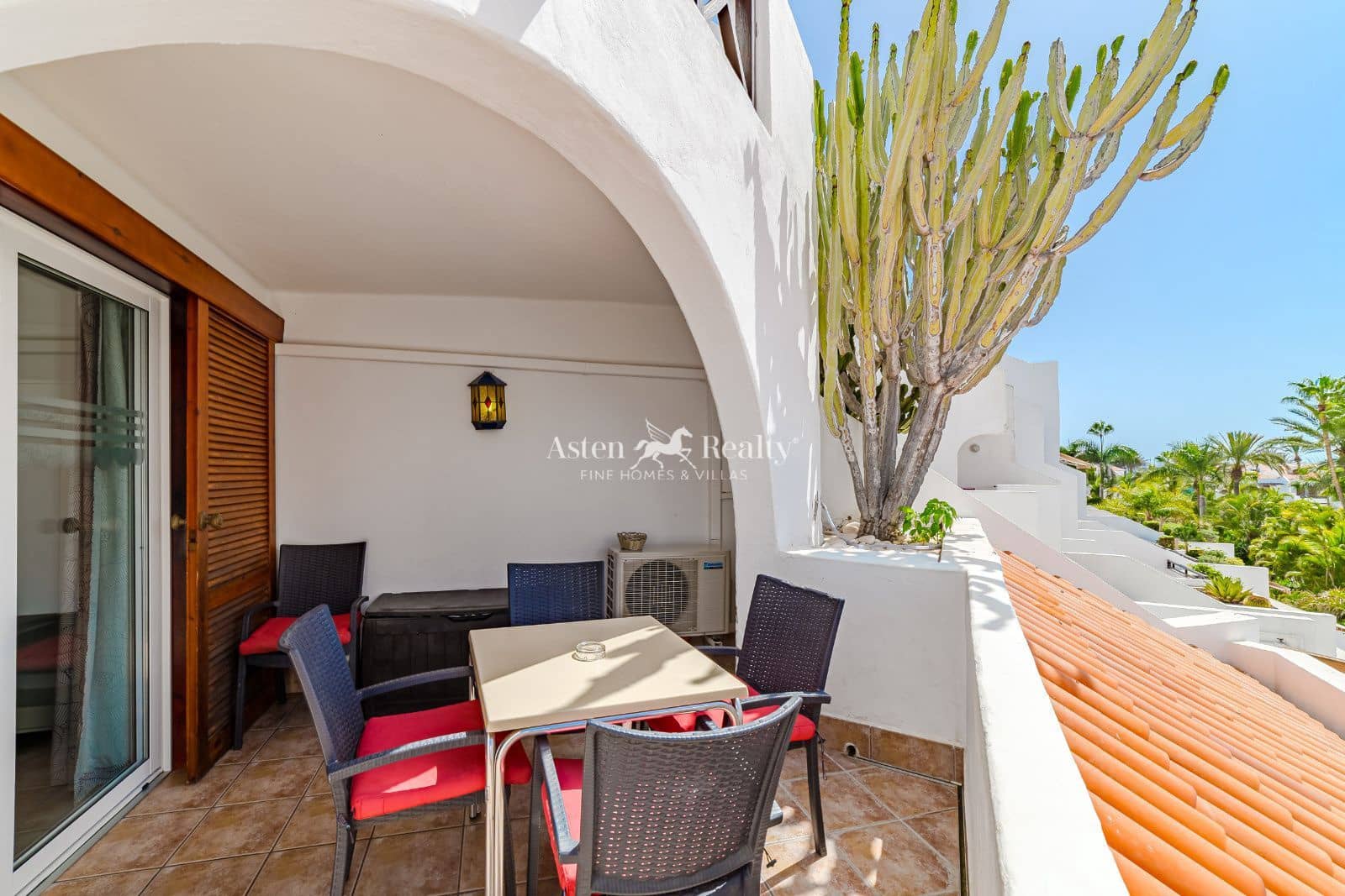 1 bedroom Flat for sale in Playa de las Americas with pool - € 435,000 (Ref: 9246137)