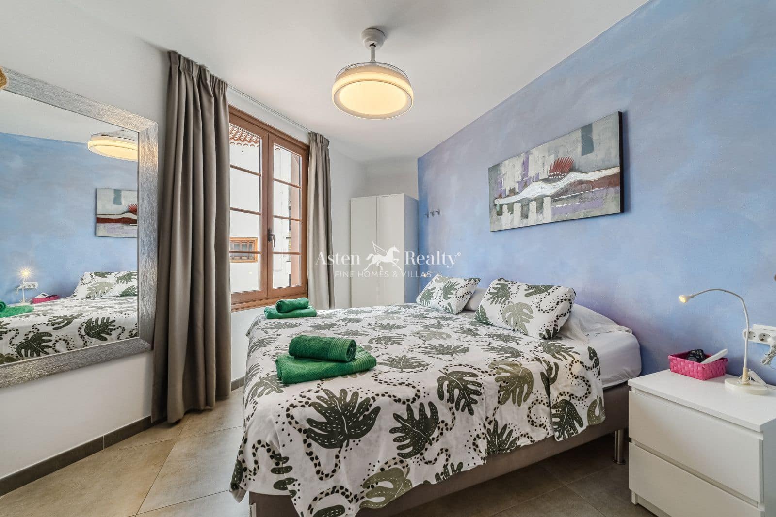 1 bedroom Flat for sale in Playa de las Americas with pool - € 435,000 (Ref: 9246137)