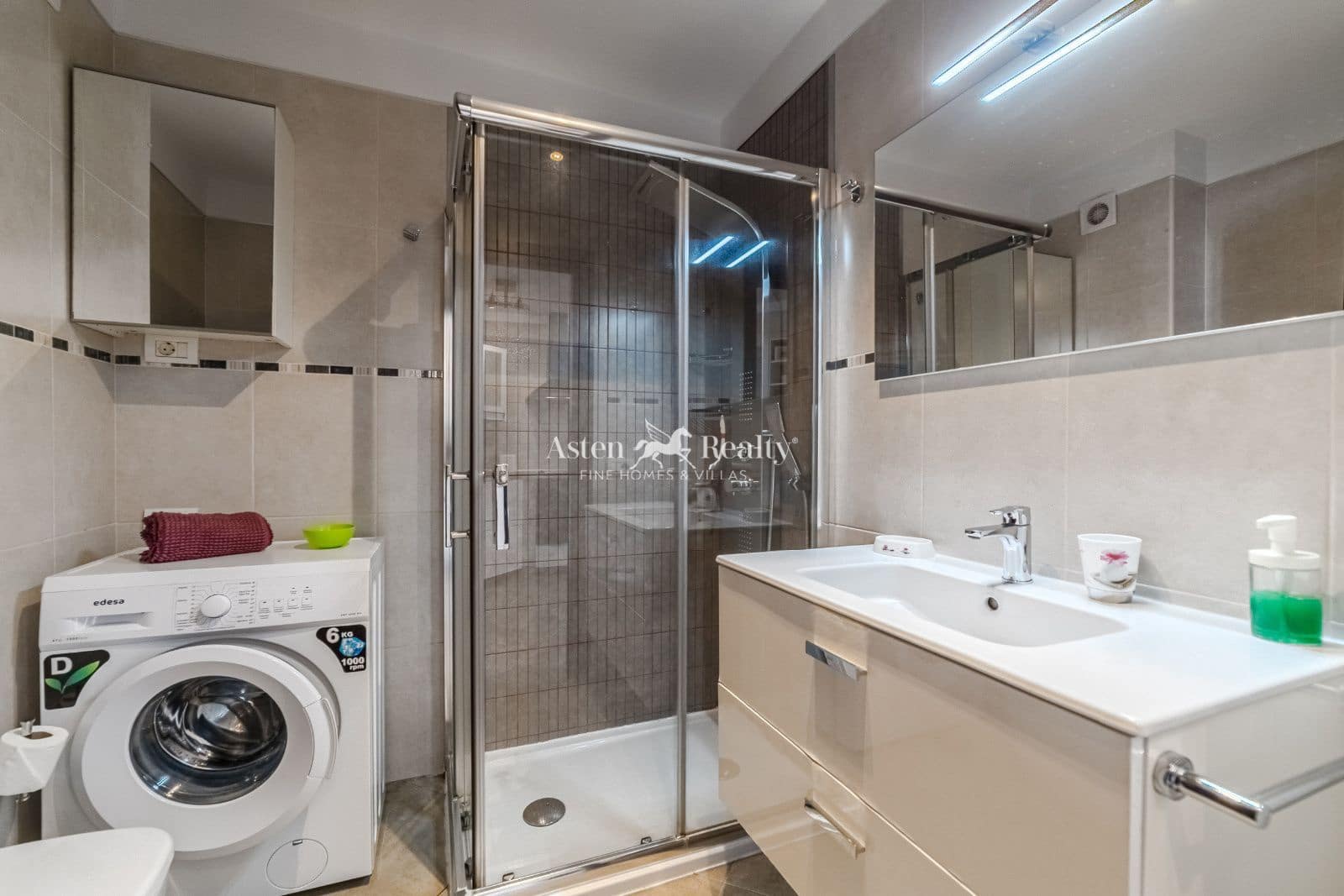 1 bedroom Flat for sale in Playa de las Americas with pool - € 435,000 (Ref: 9246137)