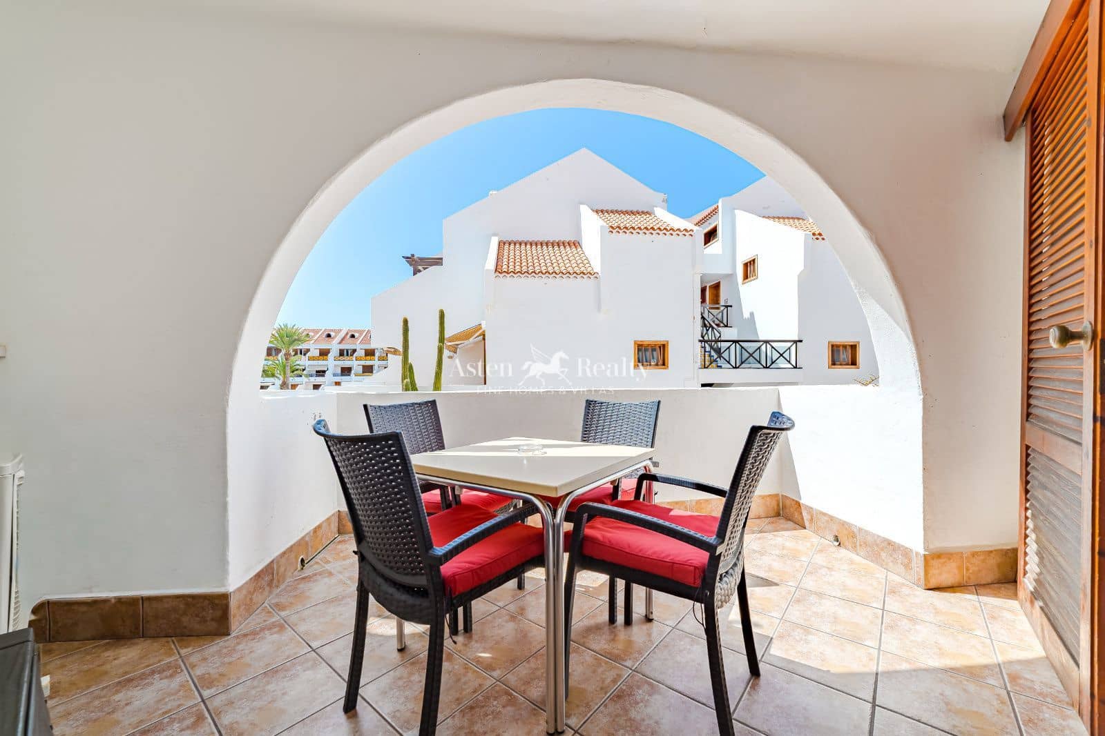 1 bedroom Flat for sale in Playa de las Americas with pool - € 435,000 (Ref: 9246137)