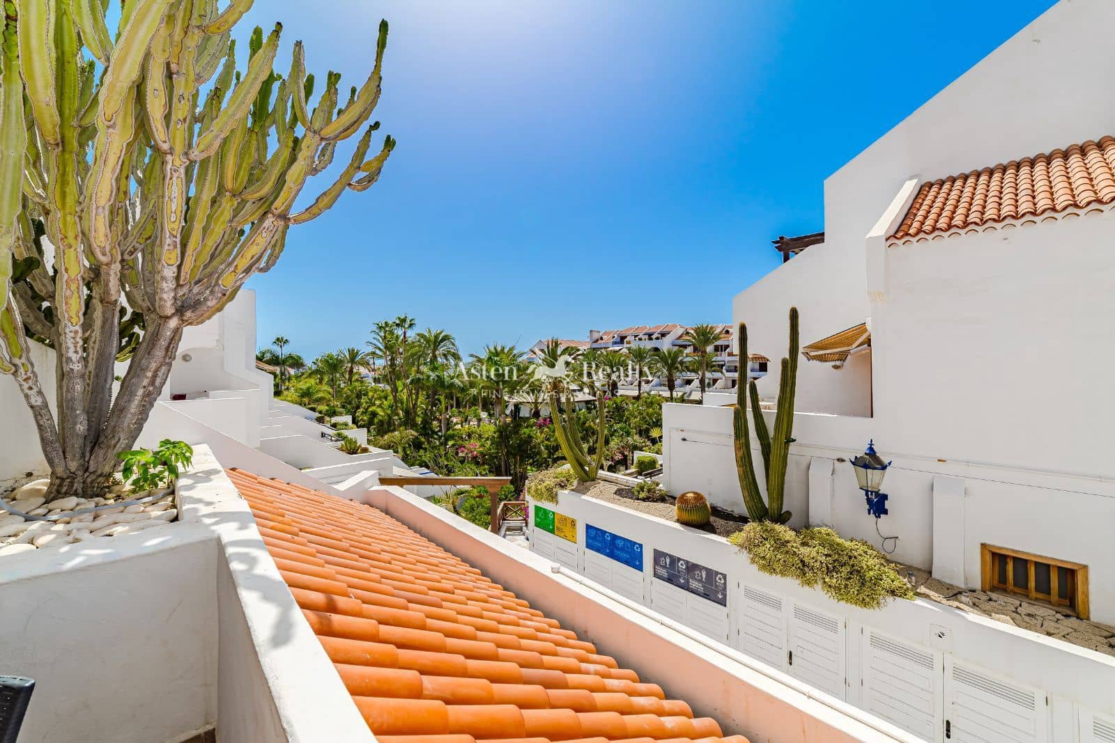 1 bedroom Flat for sale in Playa de las Americas with pool - € 435,000 (Ref: 9246137)