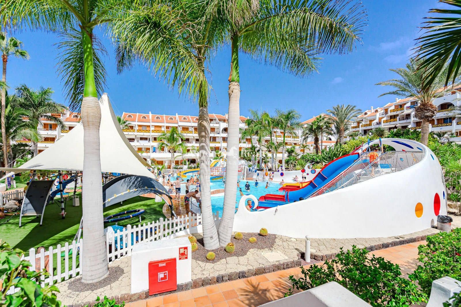 1 bedroom Flat for sale in Playa de las Americas with pool - € 435,000 (Ref: 9246137)