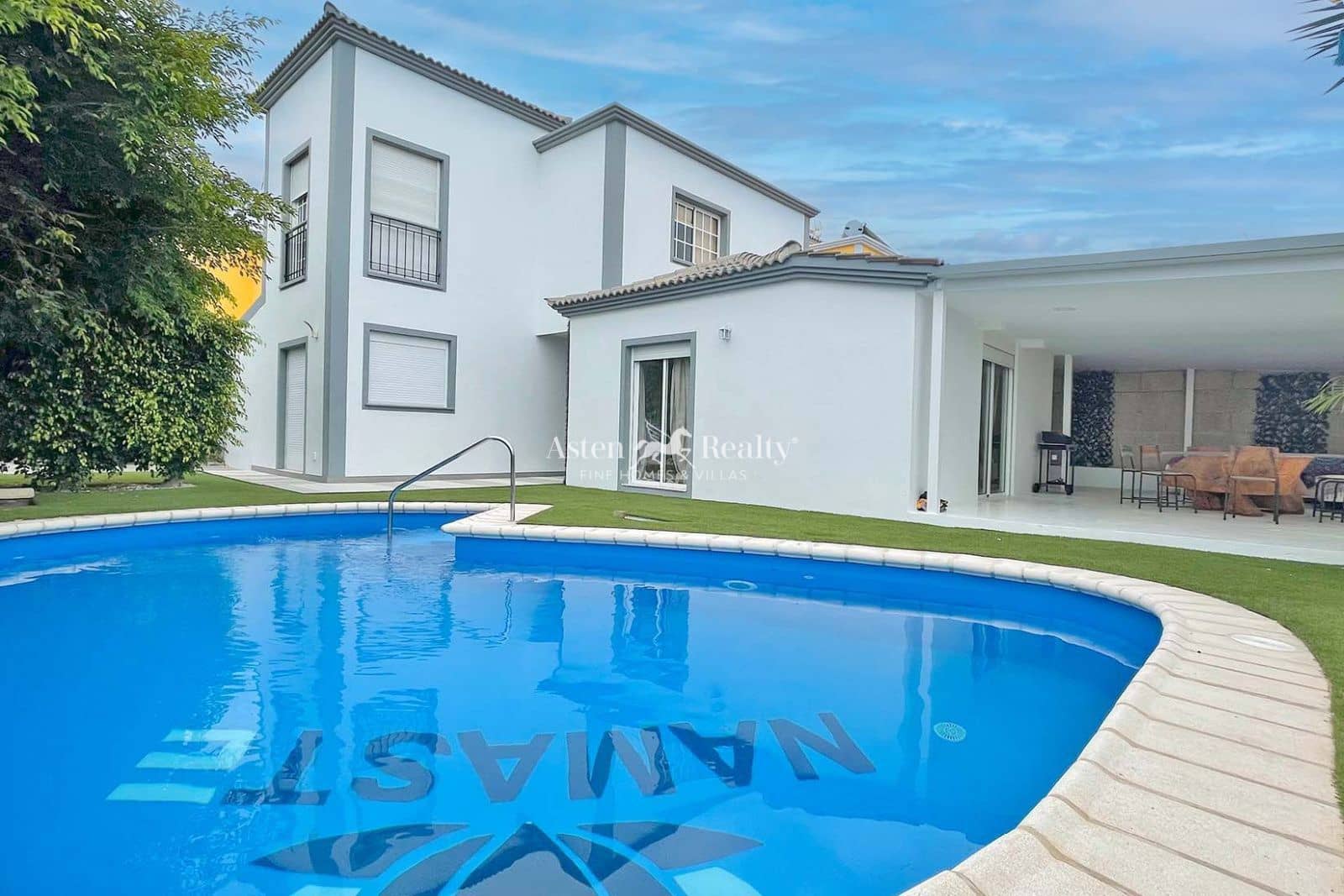 3 soverom Villa til salgs i Torviscas med svømmebasseng garasje - € 1 190 000 (Ref: 9249243)