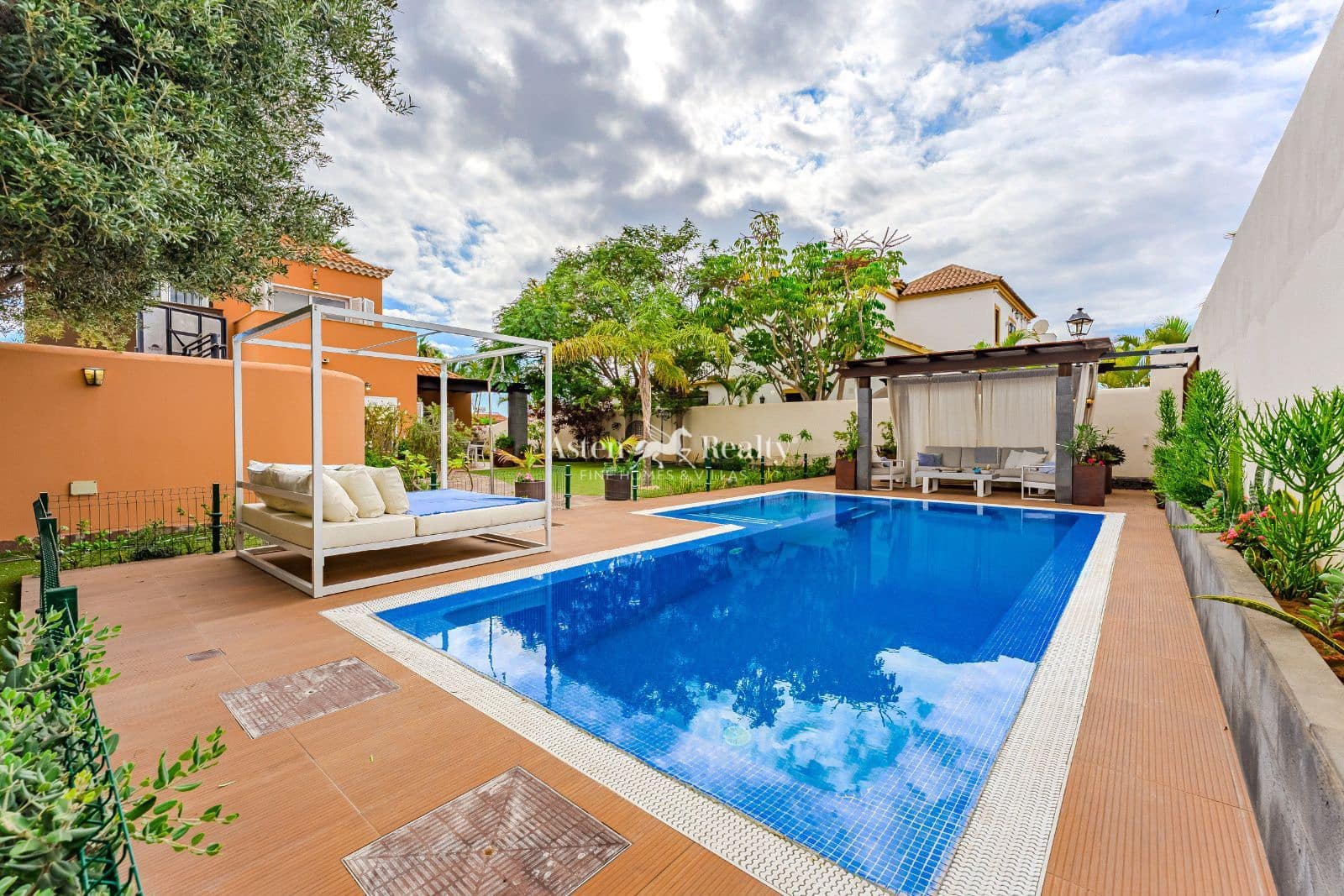 4 soverom Hus til salgs i Torviscas med svømmebasseng garasje - € 1 980 000 (Ref: 9267716)