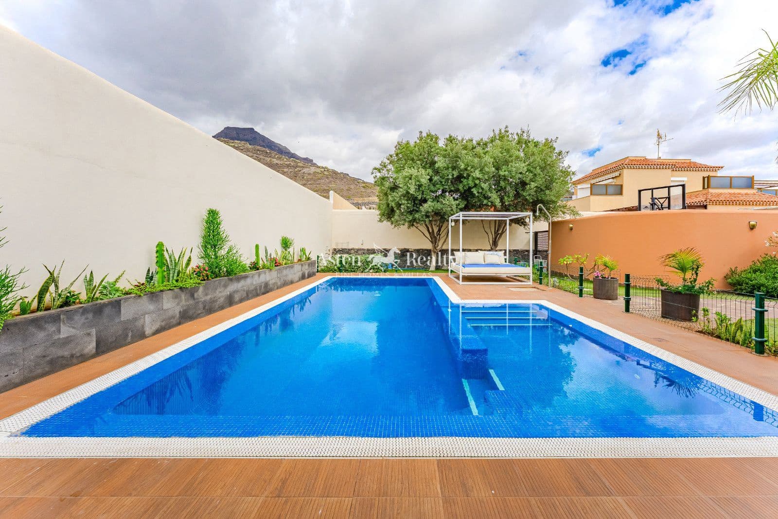 4 soverom Hus til salgs i Torviscas med svømmebasseng garasje - € 1 980 000 (Ref: 9267716)