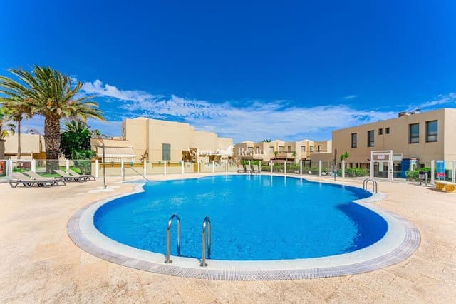 2 soverom Hus til salgs i El Medano, Granadilla de Abona med svømmebasseng garasje - € 577 000 (Ref: 9282829)