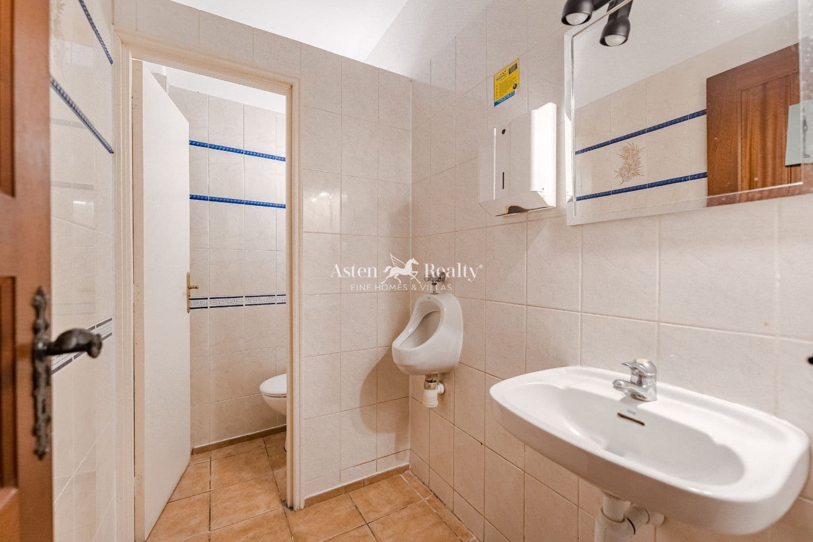 Virksomhed til salg i Playa San Juan - € 1.200.000 (Ref: 9289385)