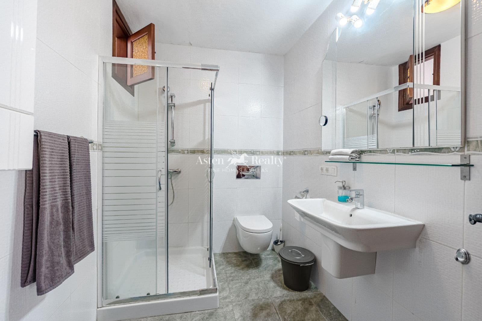 Virksomhed til salg i Playa San Juan - € 1.200.000 (Ref: 9289385)