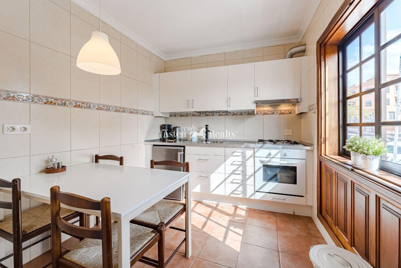 Virksomhed til salg i Playa San Juan - € 1.200.000 (Ref: 9289385)