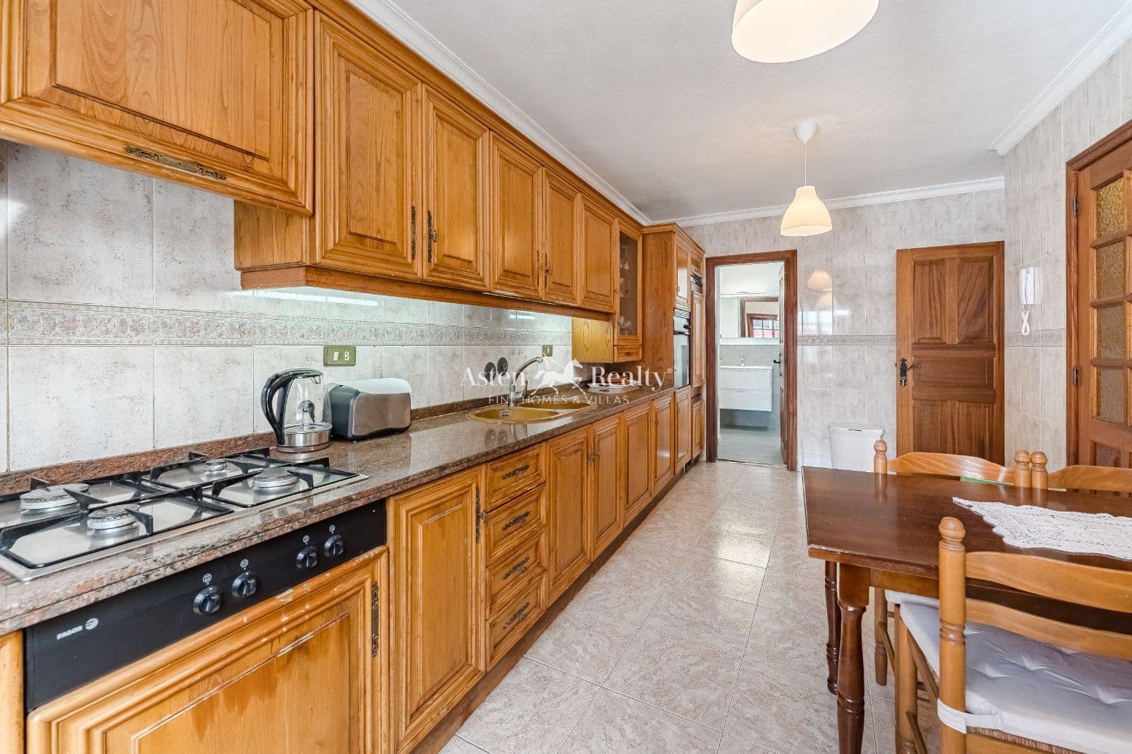 Virksomhed til salg i Playa San Juan - € 1.200.000 (Ref: 9289385)