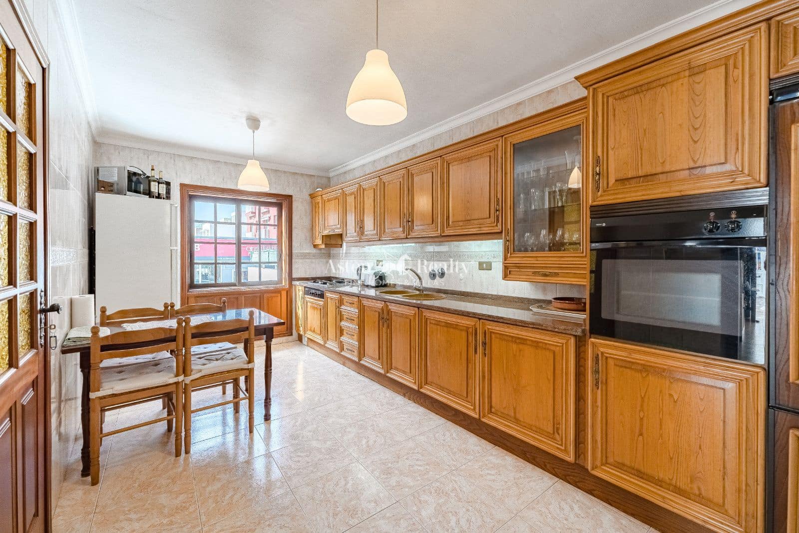 Virksomhed til salg i Playa San Juan - € 1.200.000 (Ref: 9289385)