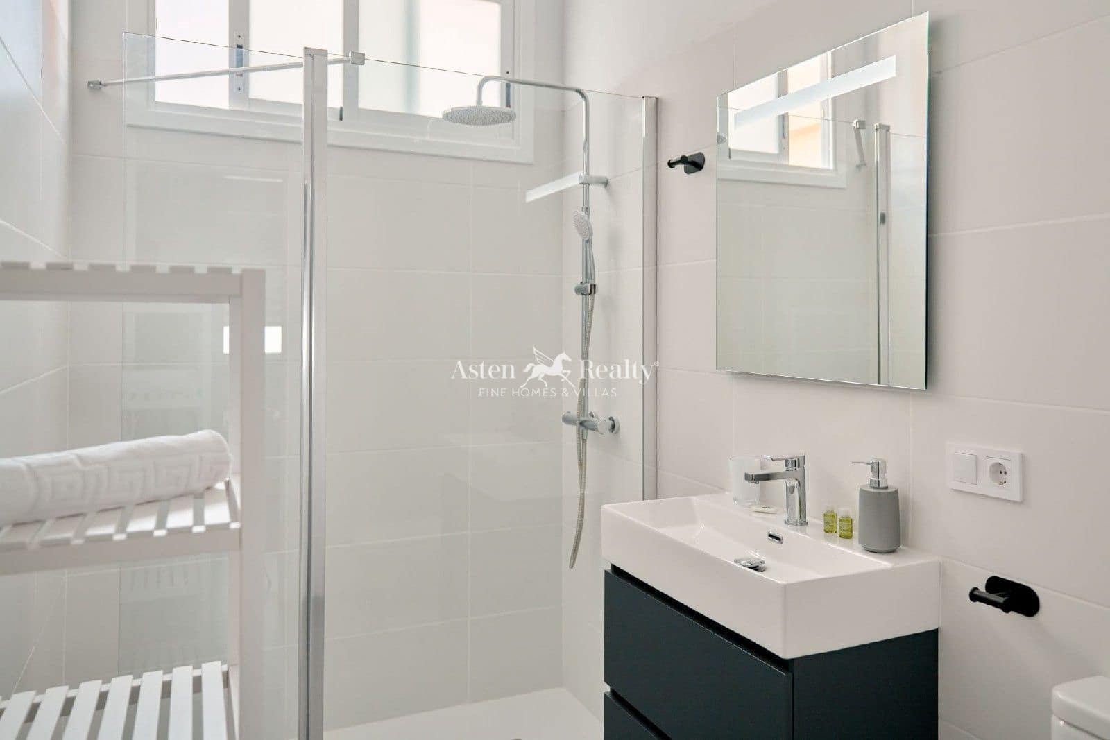 4 soveværelse Restaurant/Bar til salg i Icod de los Vinos med garage - € 449.000 (Ref: 9289386)