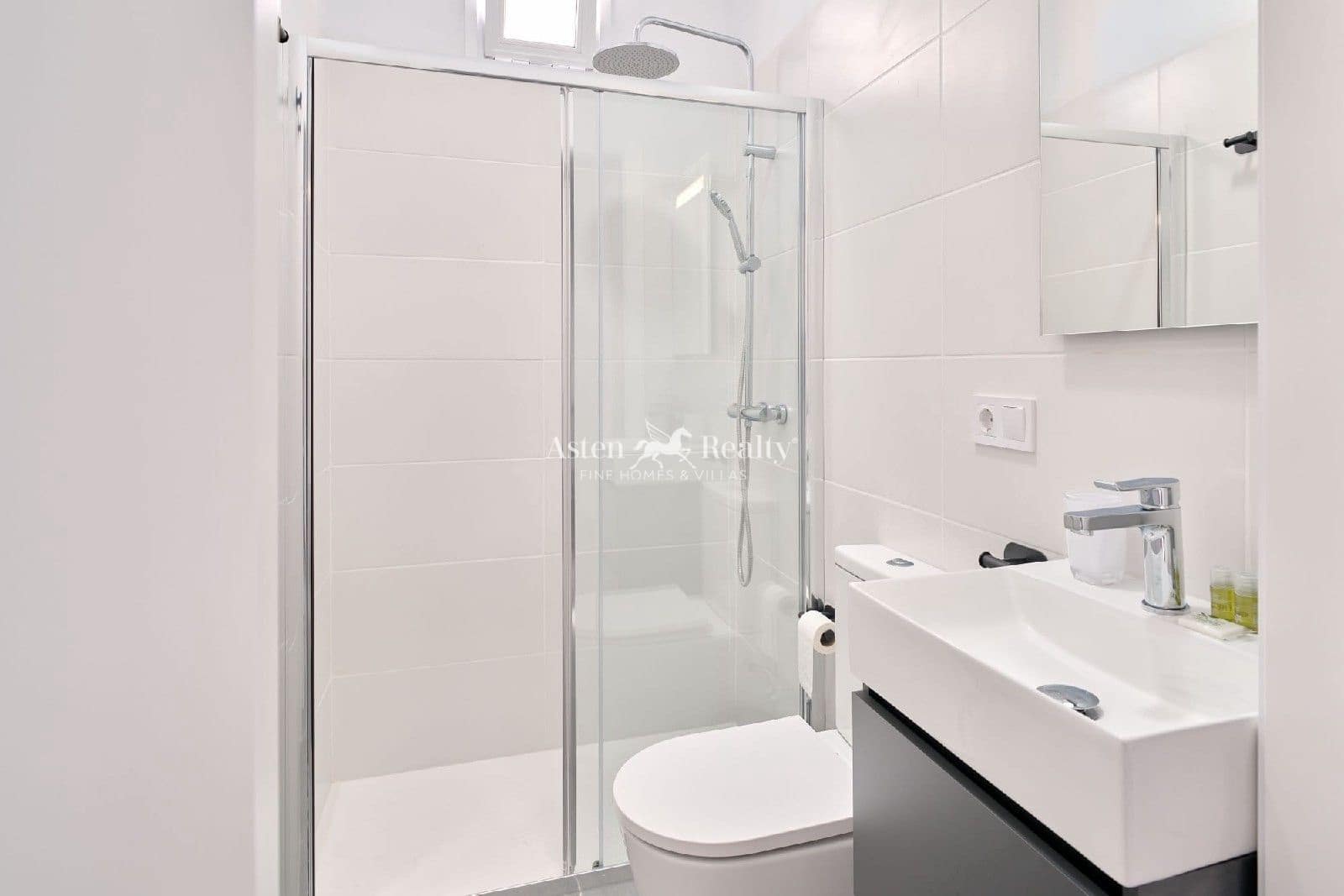 4 soveværelse Restaurant/Bar til salg i Icod de los Vinos med garage - € 449.000 (Ref: 9289386)