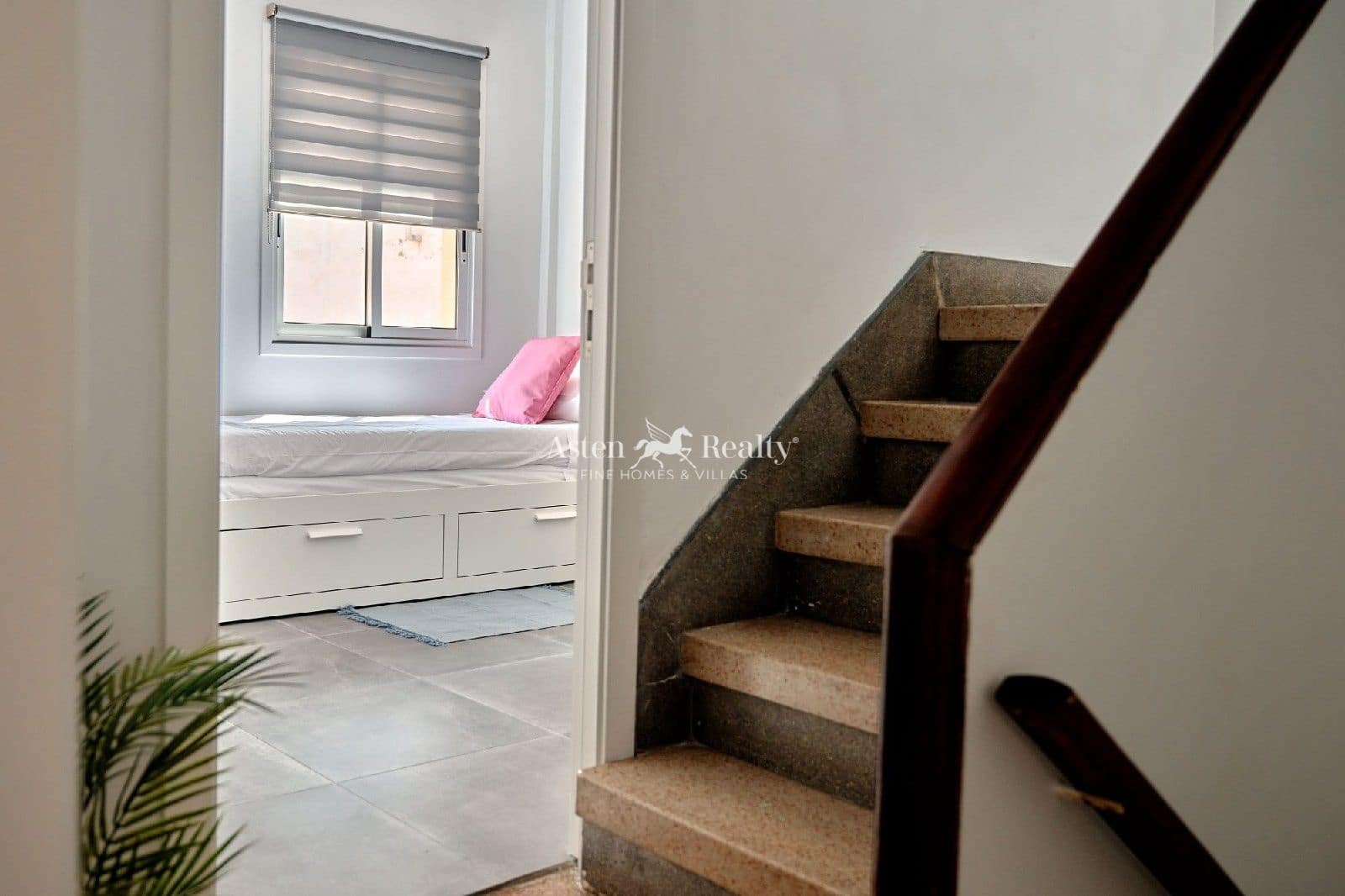 4 soveværelse Restaurant/Bar til salg i Icod de los Vinos med garage - € 449.000 (Ref: 9289386)