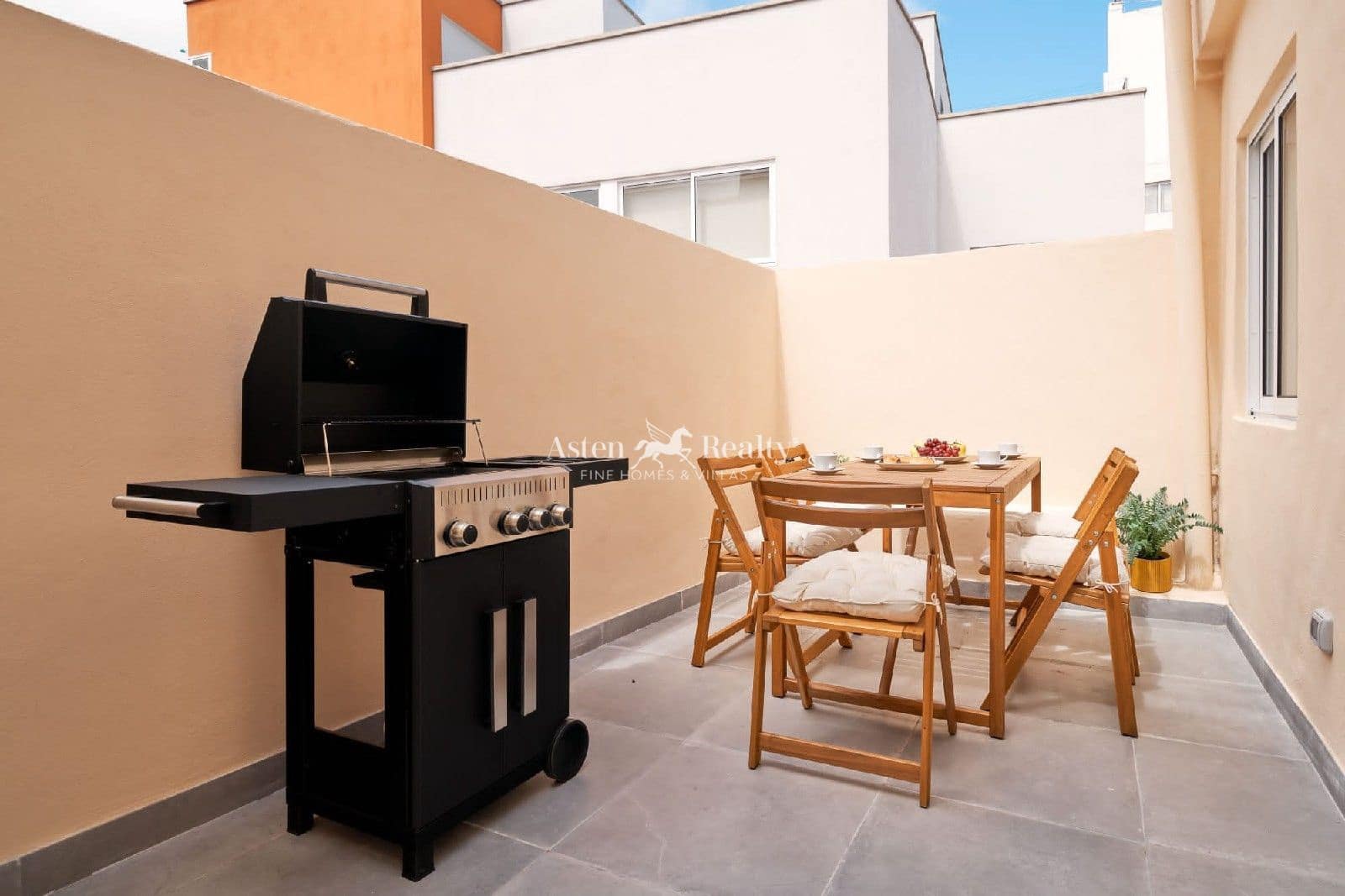 4 soveværelse Restaurant/Bar til salg i Icod de los Vinos med garage - € 449.000 (Ref: 9289386)