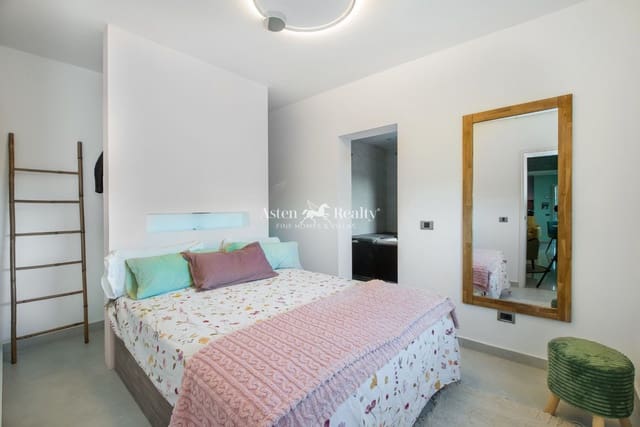 4 soveværelse Villa til salg i Las Galletas, Arona med swimmingpool garage - € 469.000 (Ref: 9289743)