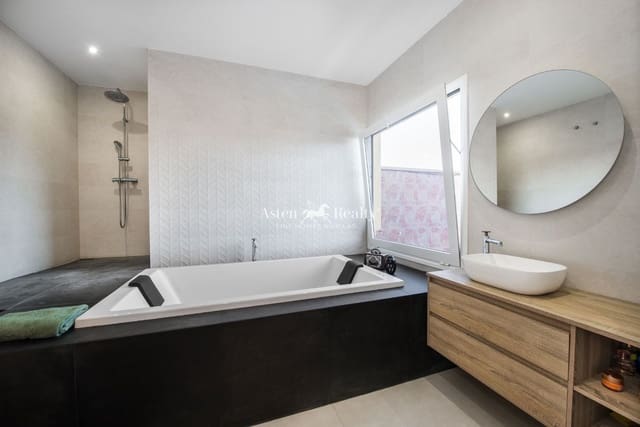 4 soveværelse Villa til salg i Las Galletas, Arona med swimmingpool garage - € 469.000 (Ref: 9289743)