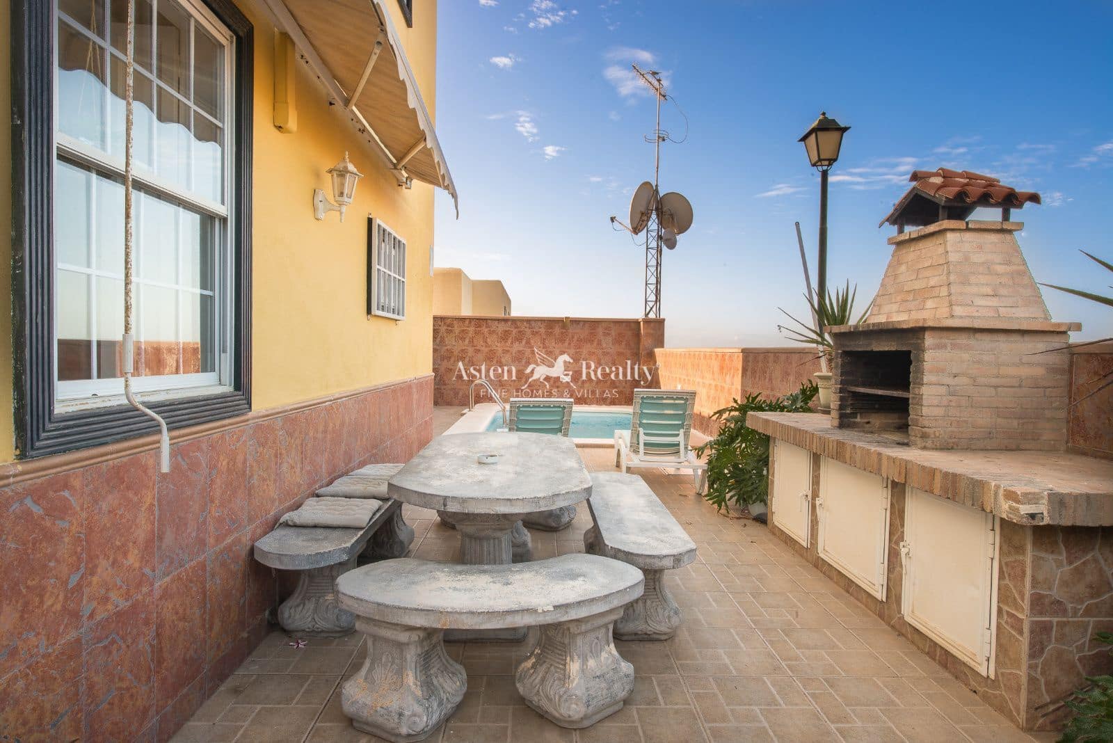 4 makuuhuone Huvila myytävänä paikassa Las Galletas mukana uima-altaan 
autotalli - 475 000 € (Ref: 9289743)