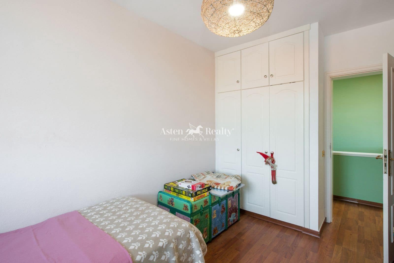 4 makuuhuone Huvila myytävänä paikassa Las Galletas mukana uima-altaan 
autotalli - 475 000 € (Ref: 9289743)