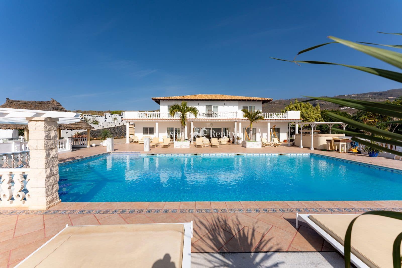 11 soveværelse Byhus til salg i Armenime med swimmingpool garage - € 4.300.000 (Ref: 9296068)