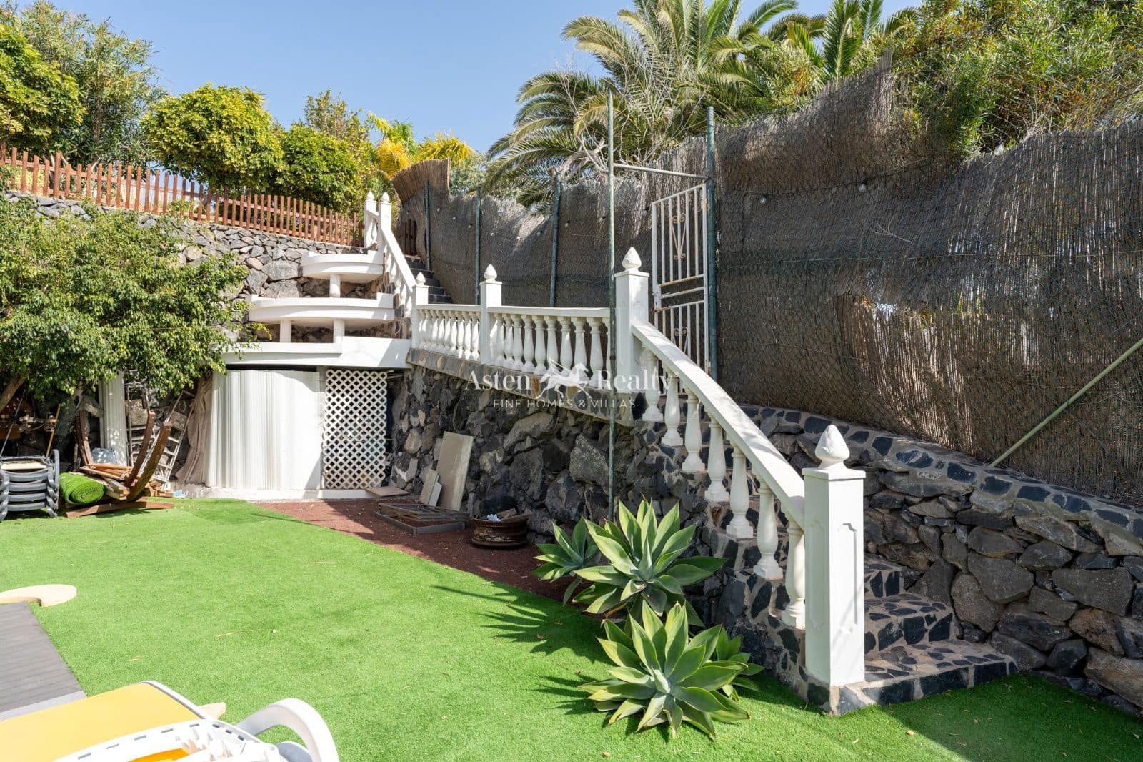 11 soveværelse Byhus til salg i Armenime med swimmingpool garage - € 4.300.000 (Ref: 9296068)