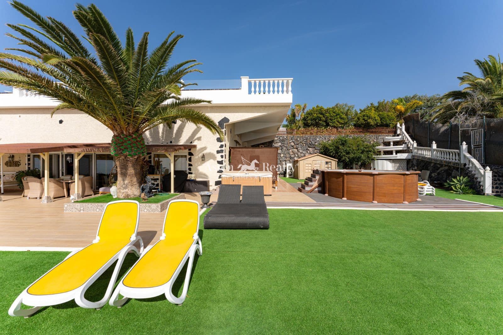 11 soveværelse Byhus til salg i Armenime med swimmingpool garage - € 4.300.000 (Ref: 9296068)