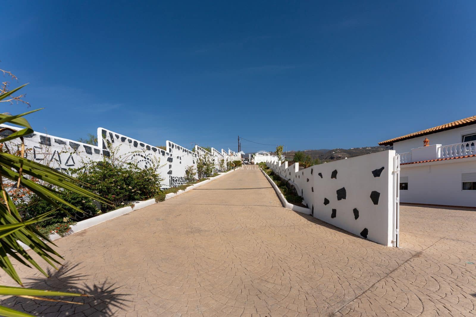 11 soveværelse Byhus til salg i Armenime med swimmingpool garage - € 4.300.000 (Ref: 9296068)