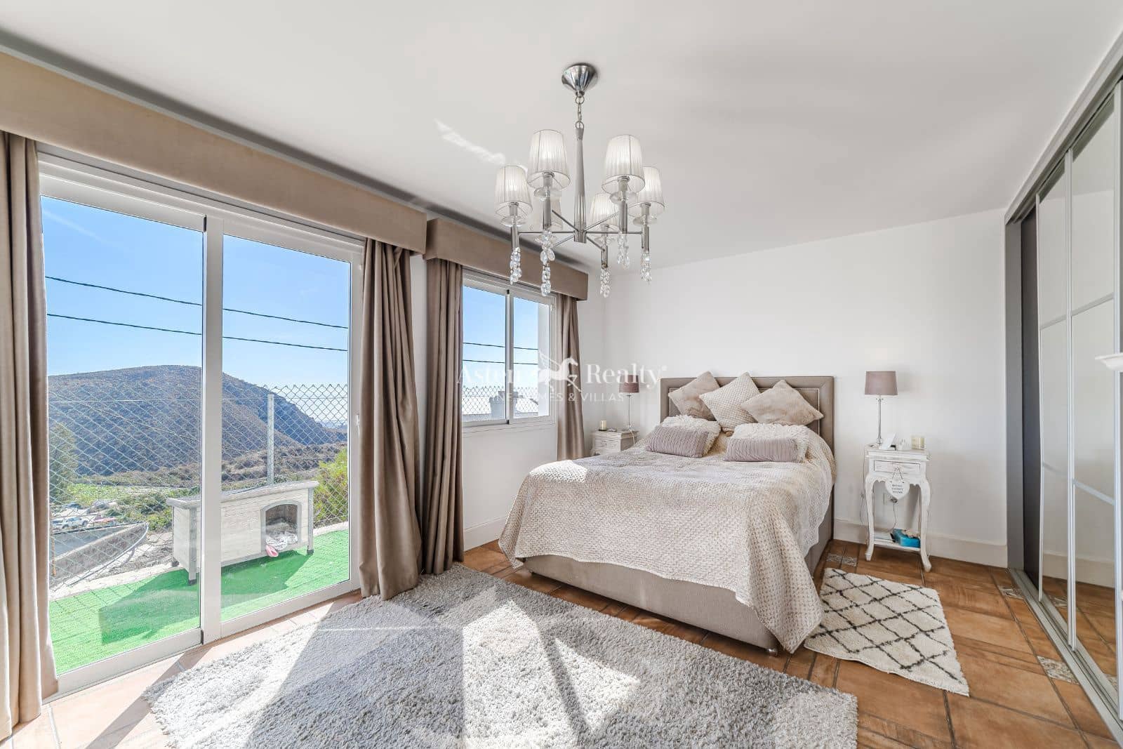 3 bedroom Villa for sale in San Miguel de Abona with garage - € 420,000 (Ref: 9296069)