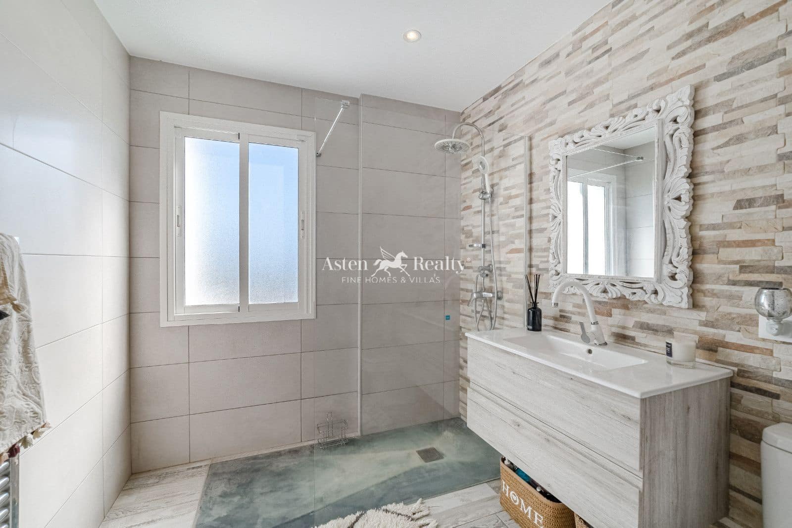 3 bedroom Villa for sale in San Miguel de Abona with garage - € 420,000 (Ref: 9296069)