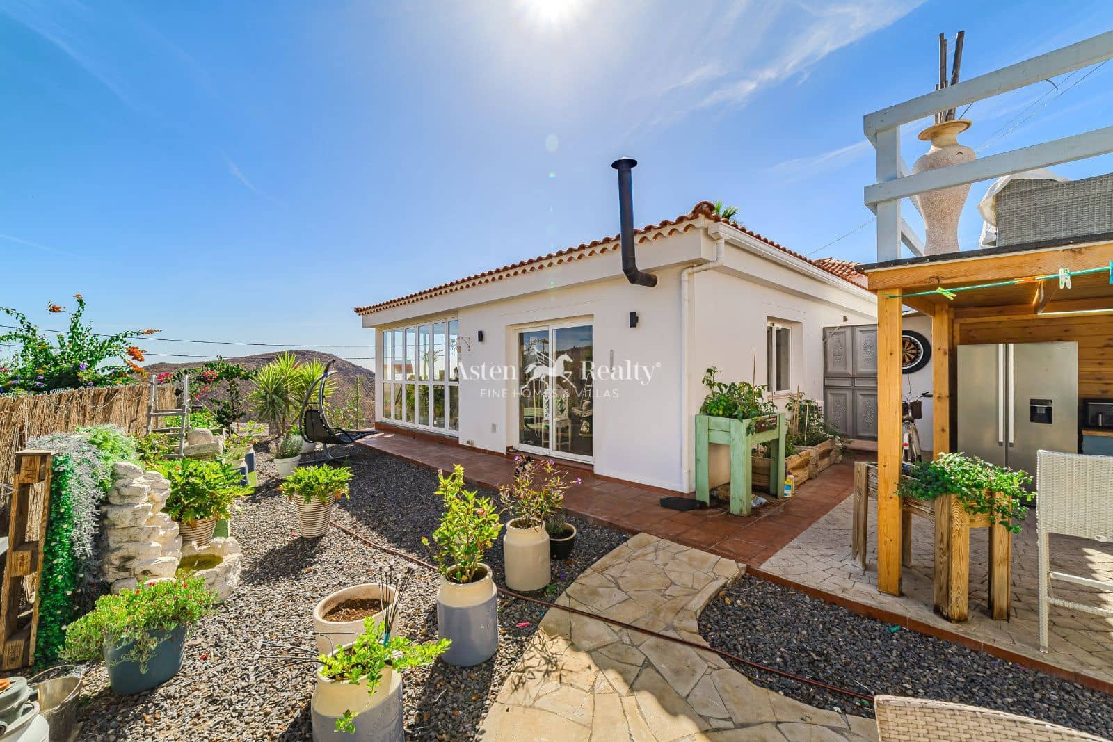 3 bedroom Villa for sale in San Miguel de Abona with garage - € 420,000 (Ref: 9296069)